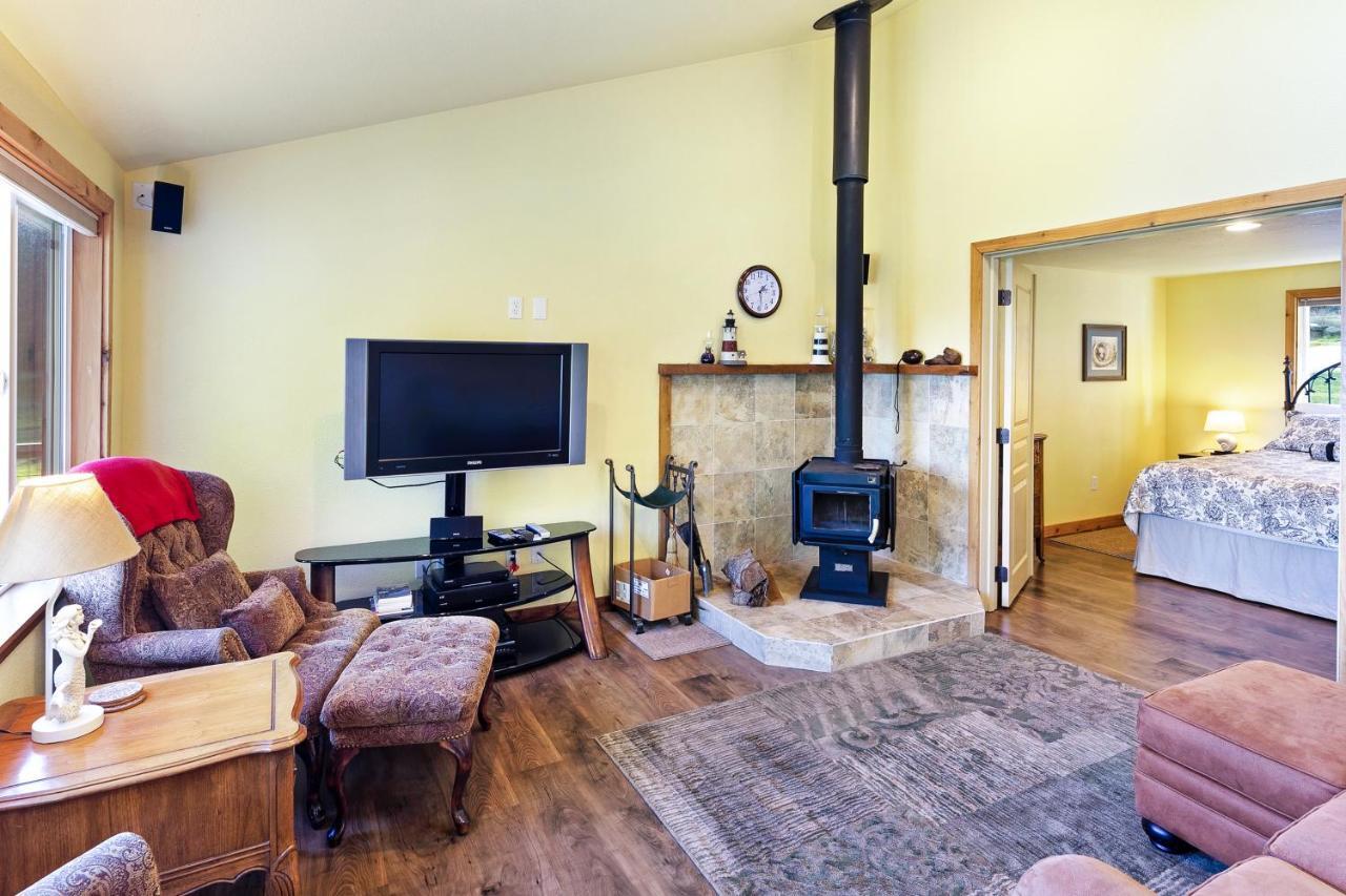 Obstruction Pass Cottage Olga Exterior foto